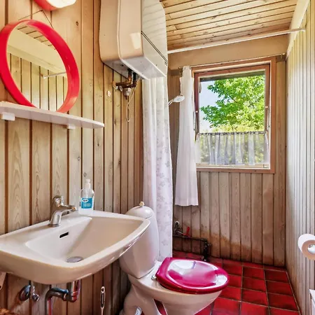 Authentic And Cosy On A Large Natural Plot Close To The Child-friendly Bonnerup And The Charming Fishing Harbour * Glesborg