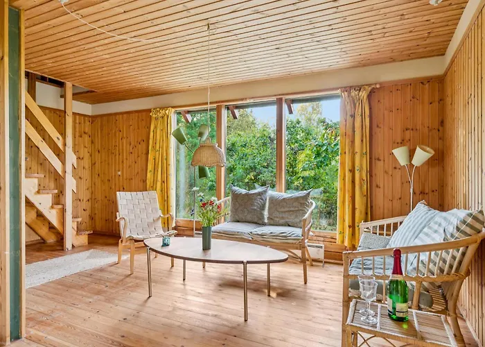 Nyaraló Authentic And Cosy On A Large Natural Plot Close To The Child-friendly Bonnerup And The Charming Fishing Harbour *